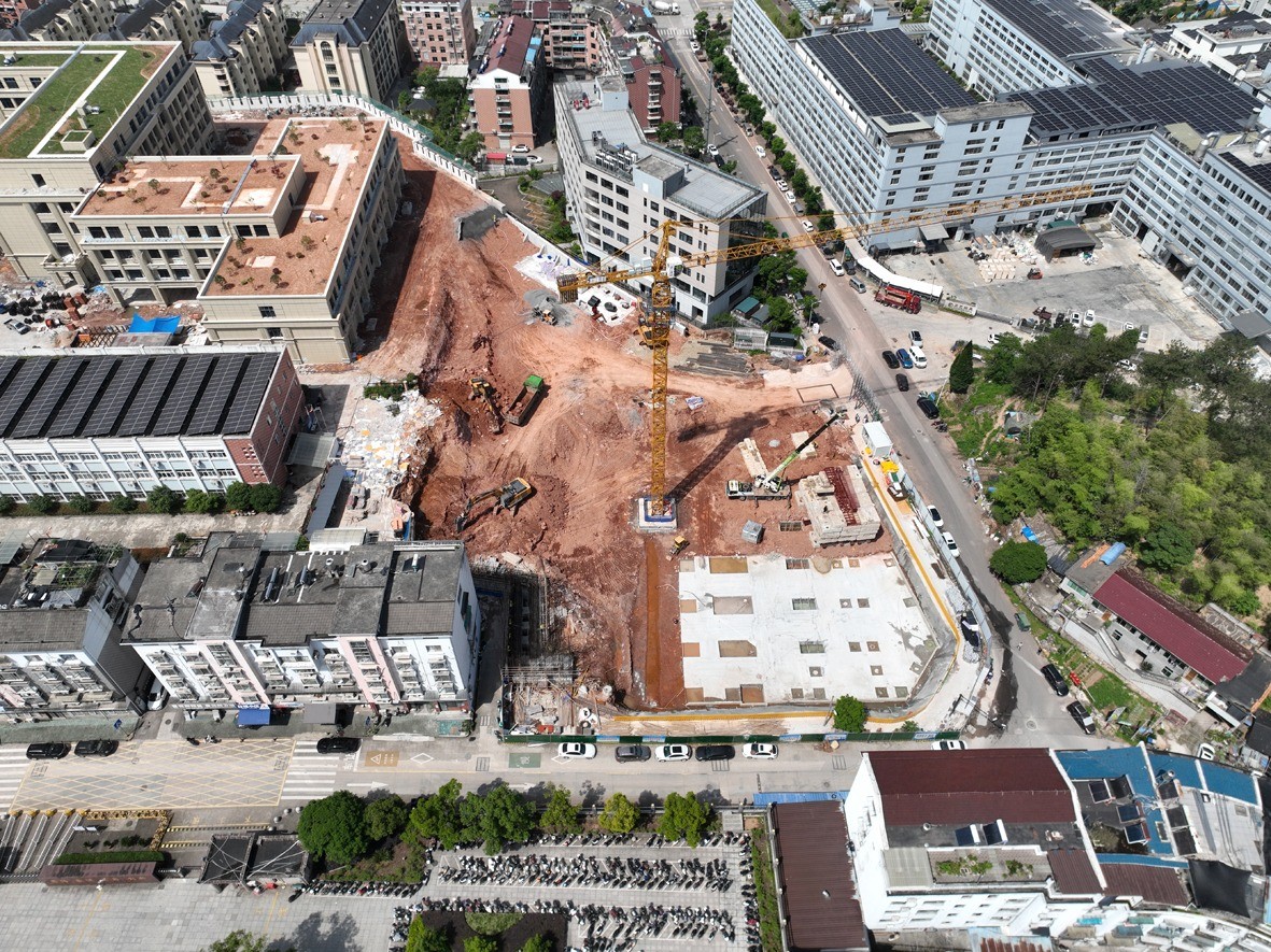 县中等职业技术学校公寓工程施工现场
