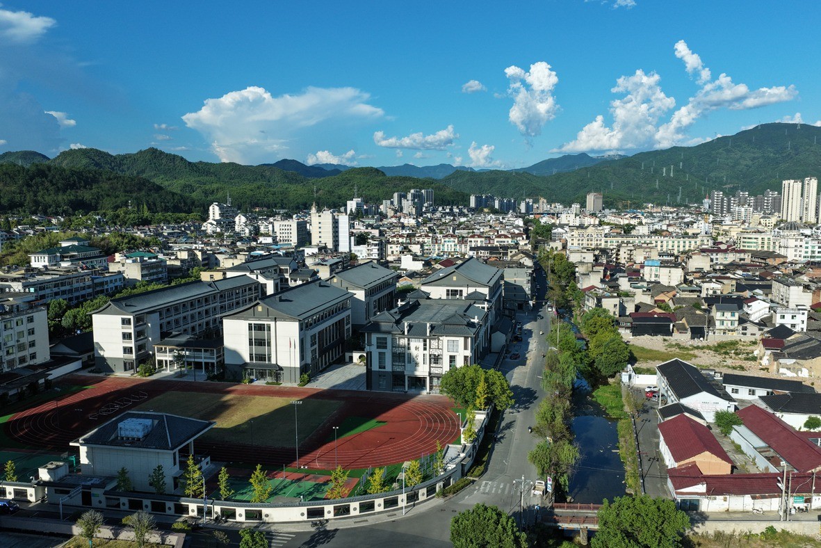 县实验小学全新亮相