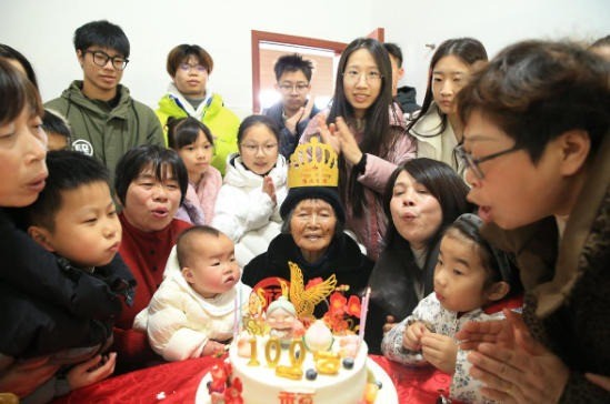 石塘镇规溪村一老人迎来了100岁生日